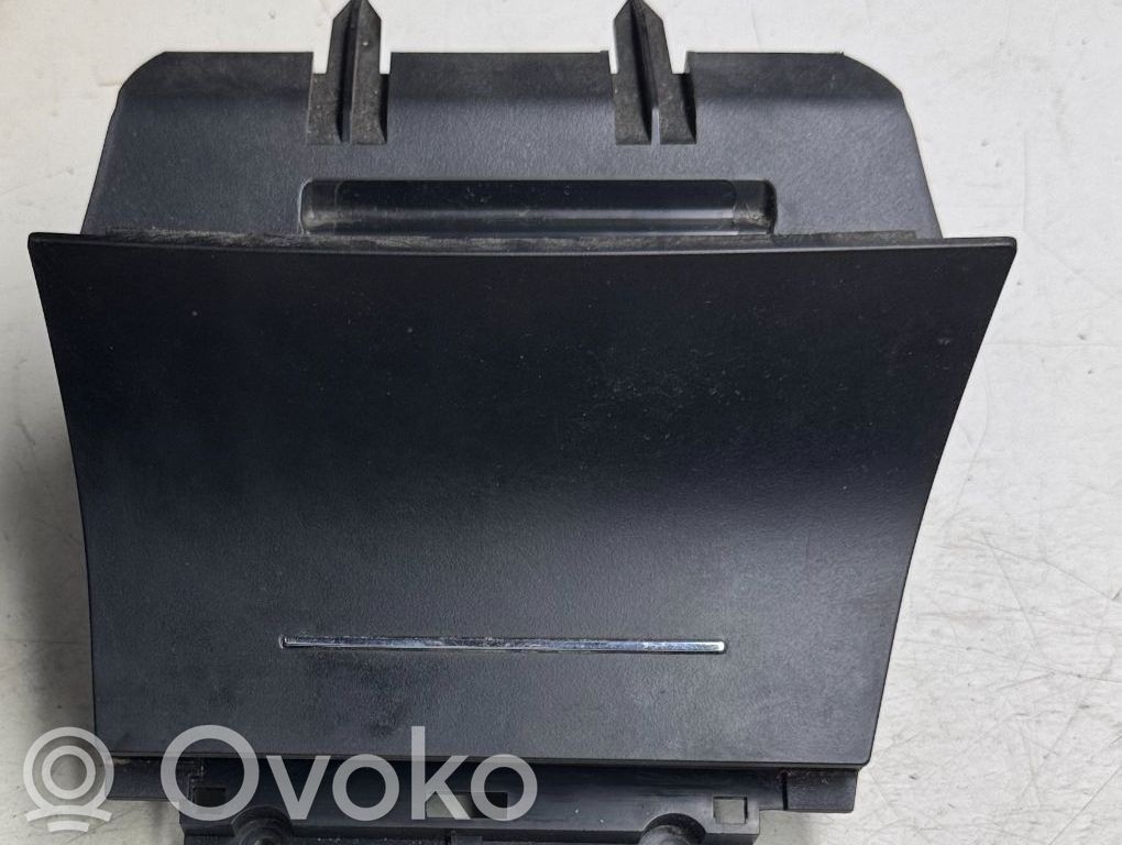 Popielniczka deski rozdzielczej   1Z1863077A,1Z1857962B,8102550