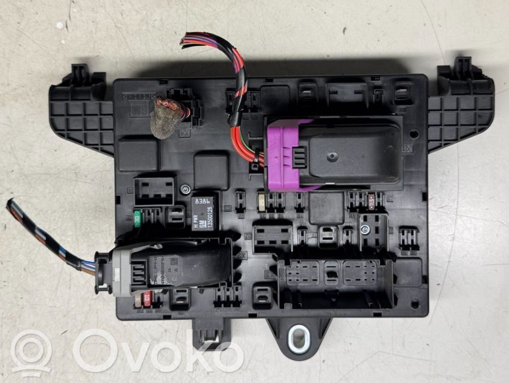 Opel Astra J Modul de control caroserie central 