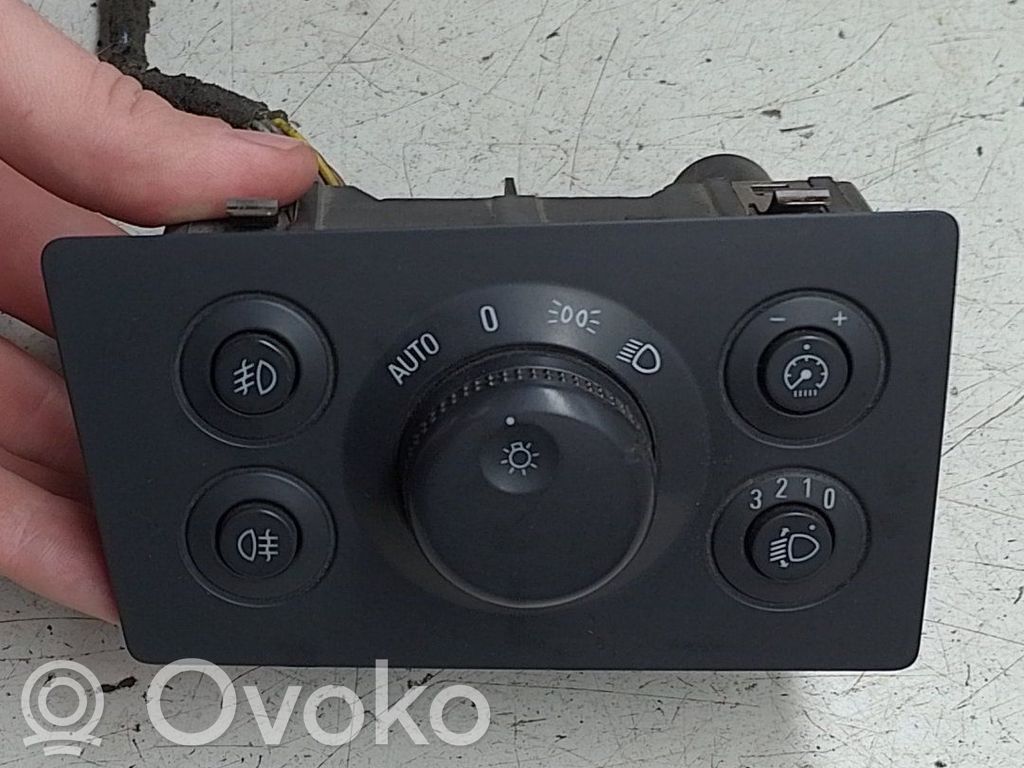 Opel Zafira B Light switch 