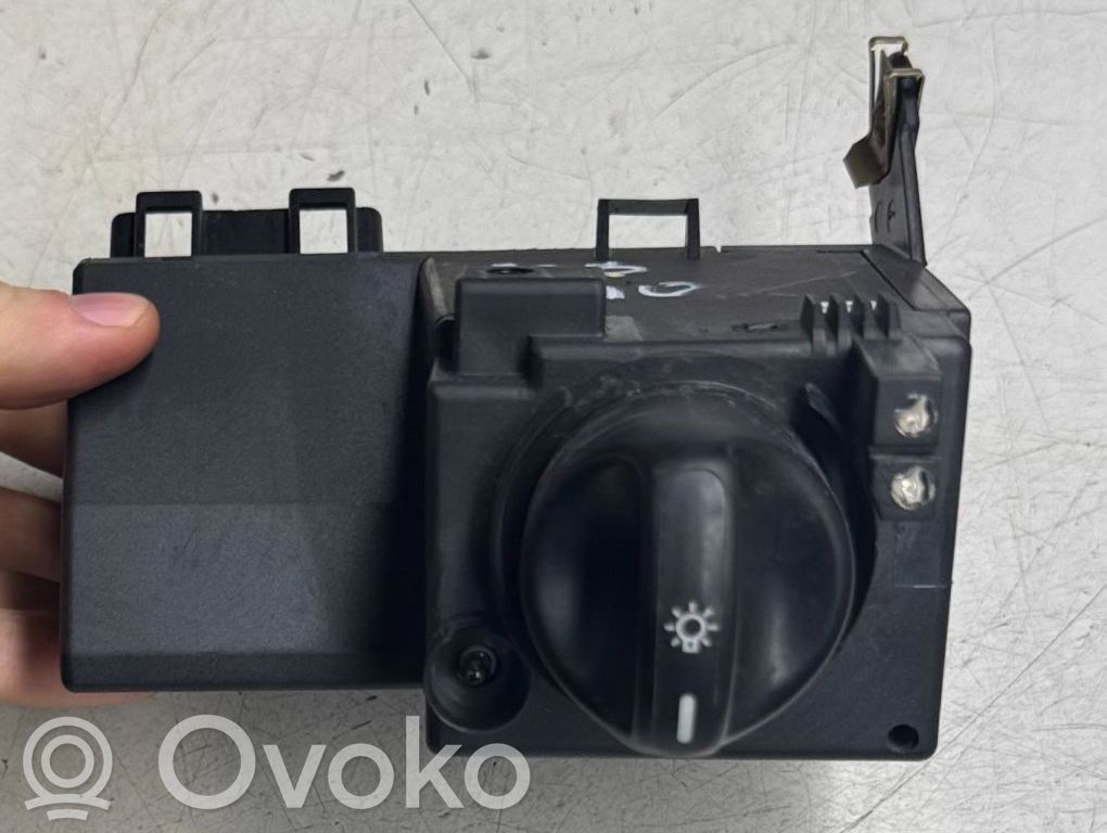 Light switch   2105450104,732900