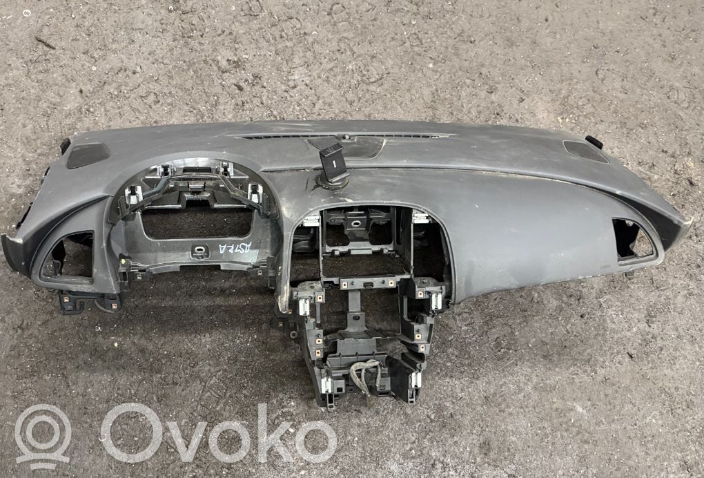 Opel Astra J Panelė 