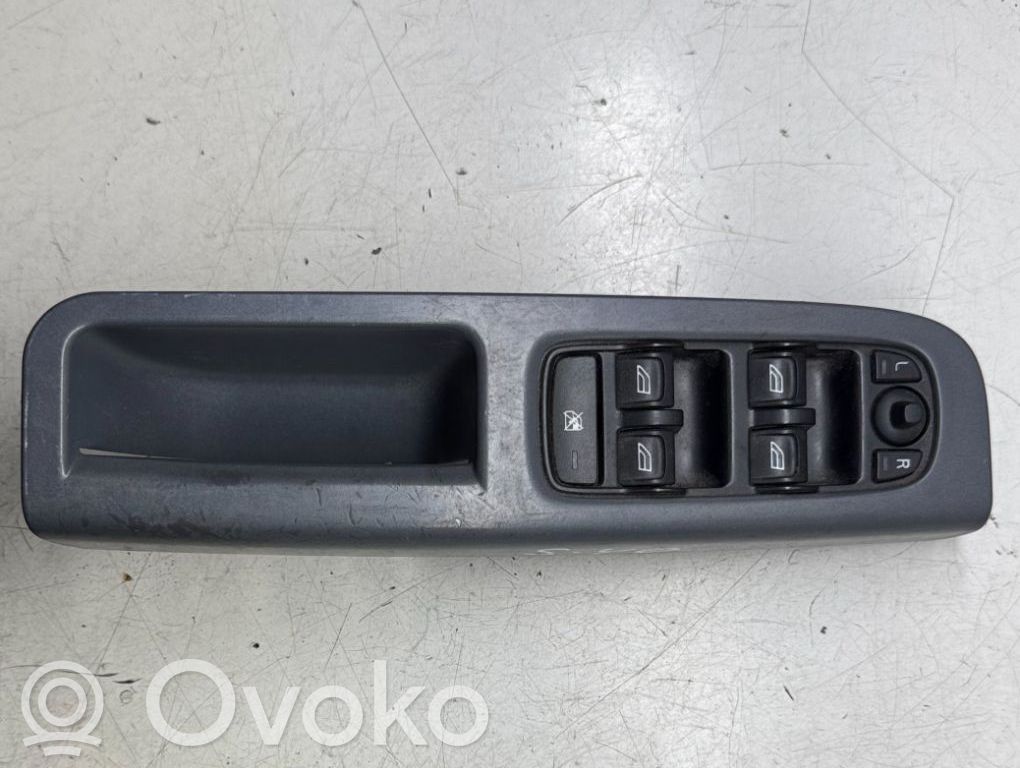 Electric window control switch   30773210,03454100,8679473