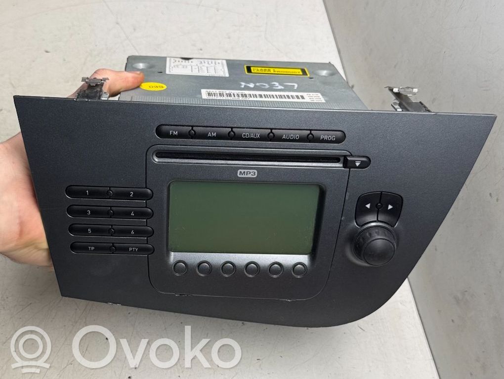 Seat Leon (1P) Panel / Radioodtwarzacz CD/DVD/GPS 