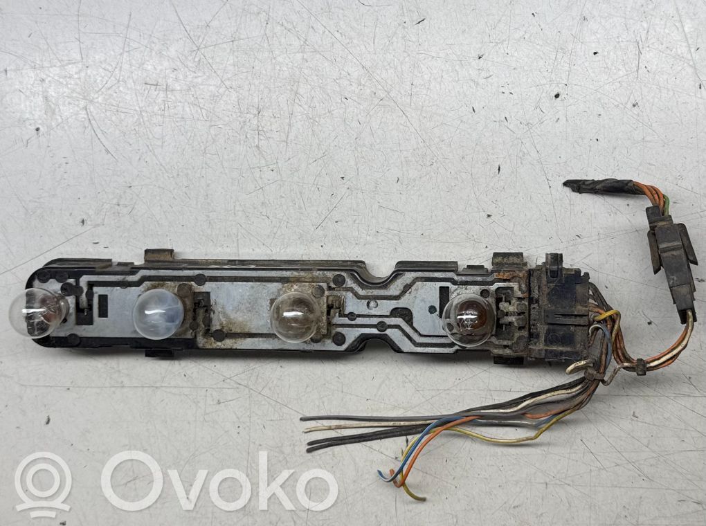 Ford Transit Aizmugures spuldzes vāka turētājs 
