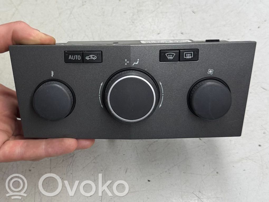 Opel Astra H Climate control unit 