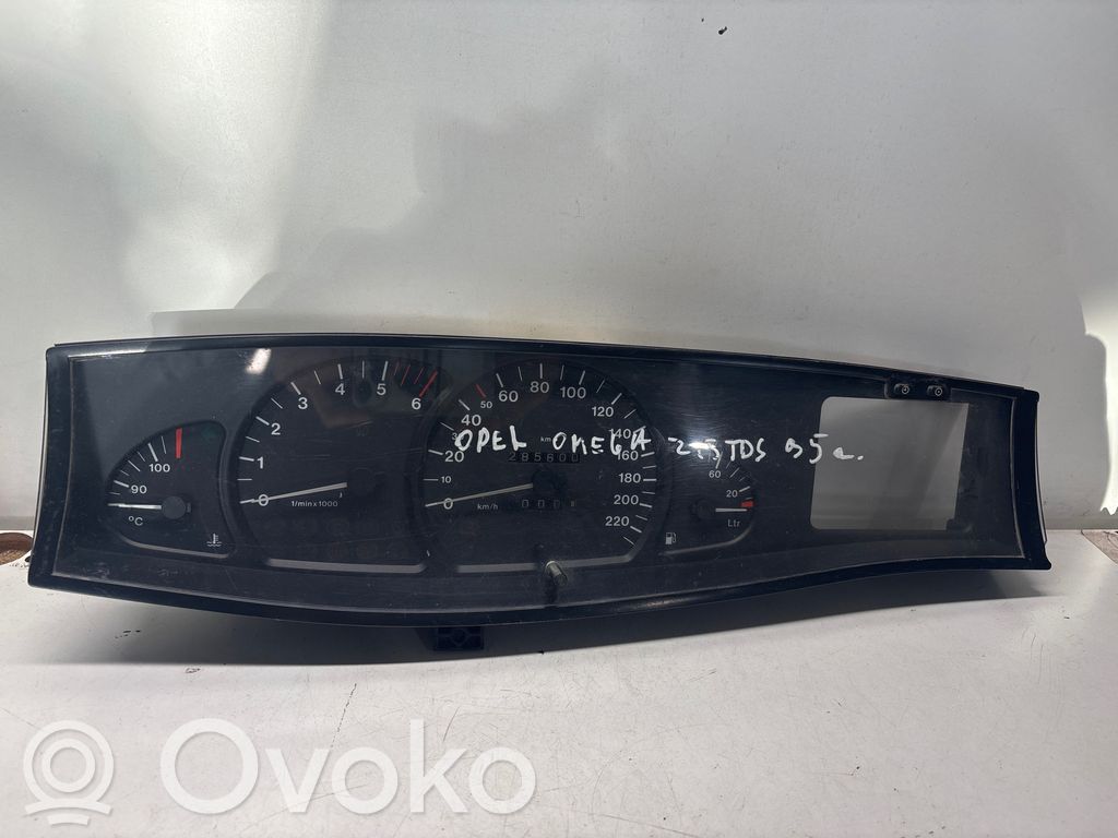 Opel Omega B1 Speedometer (instrument cluster) 