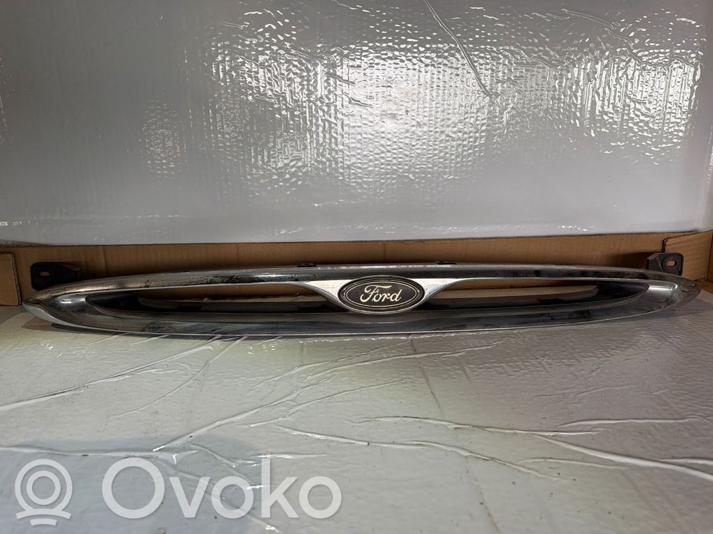 Front grill   C8S4AA30851