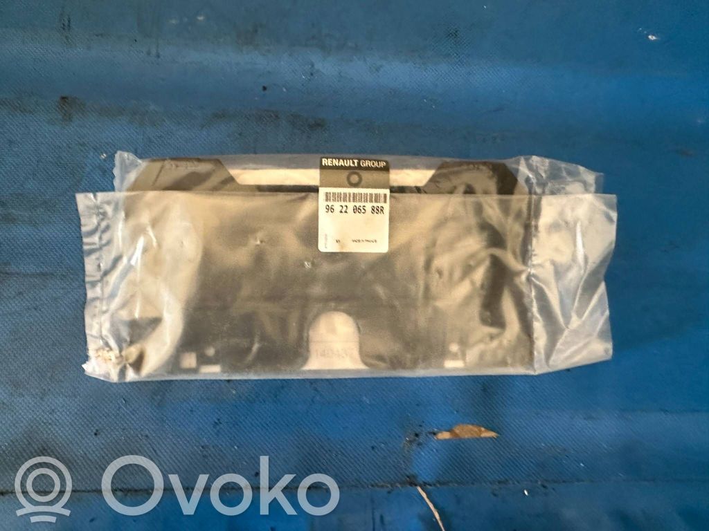 Renault Captur Galinis laikiklis bamperio 