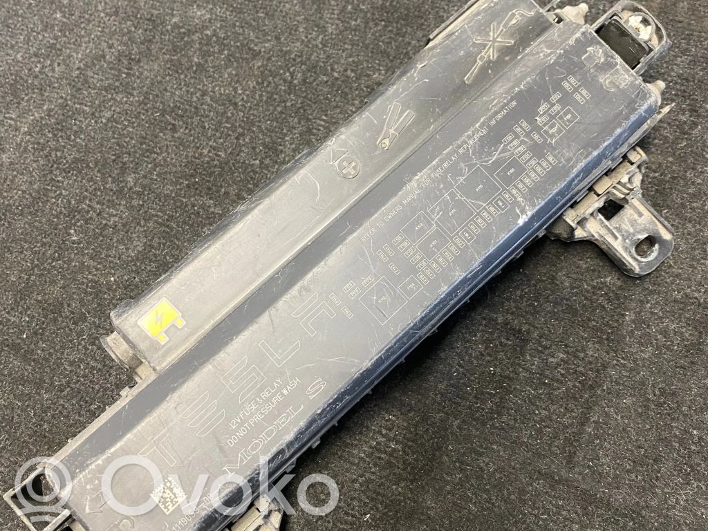 Tesla Model S Saugiklių blokas 