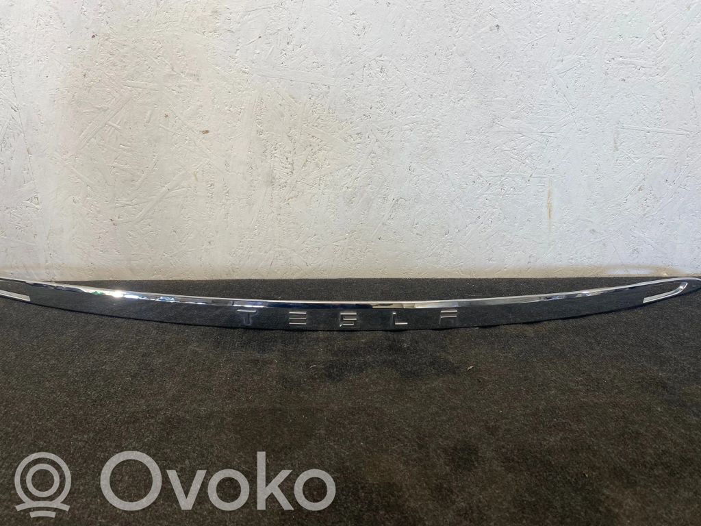 Tesla Model S Tailgate trim 