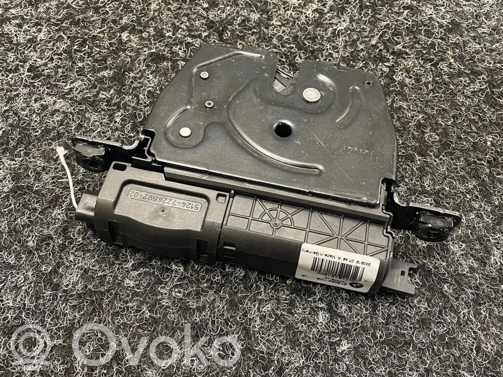 BMW 4 F32 F33 Spyna galinio dangčio 