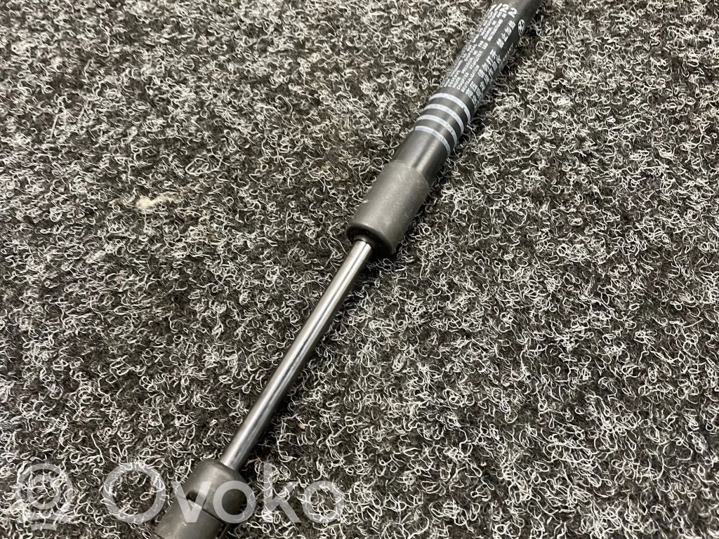 BMW 5 G30 G31 G38 Sprężyna do klapy tylnej bagażnika 