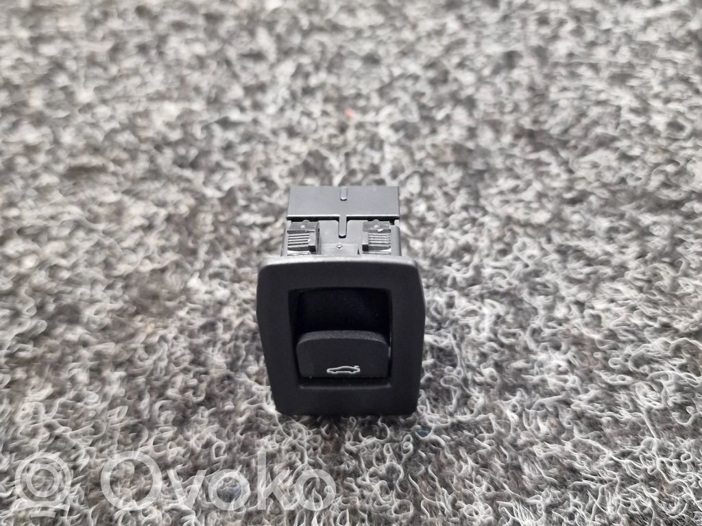 BMW 3 G20 G21 Tailgate/boot open switch button 