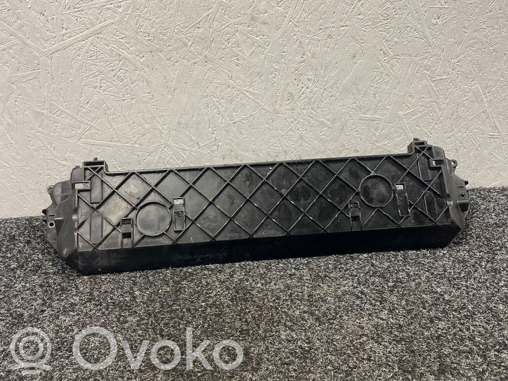 BMW X5 F15 Apatinė dalis radiatorių panelės (televizoriaus) 