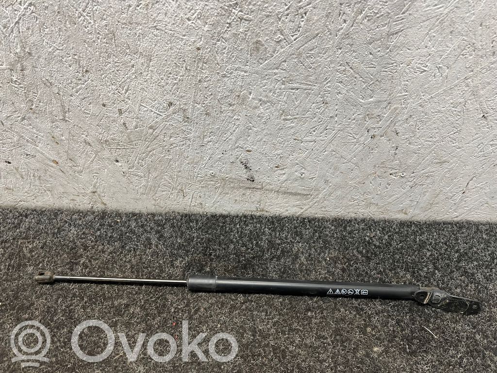 Amortyzator klapy tylnej bagażnika   5NA827550E