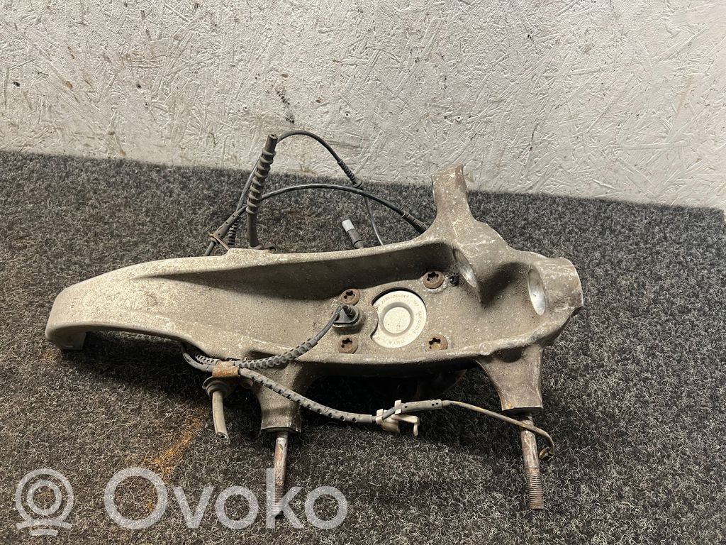 BMW M5 Front wheel hub 