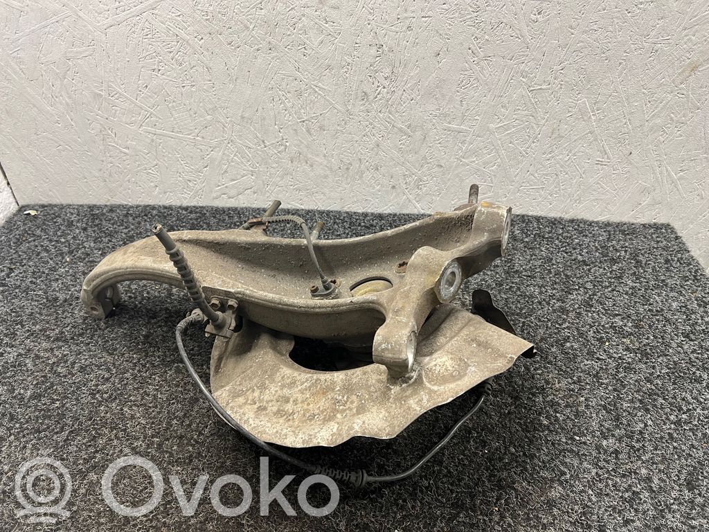 BMW M5 Front wheel hub 