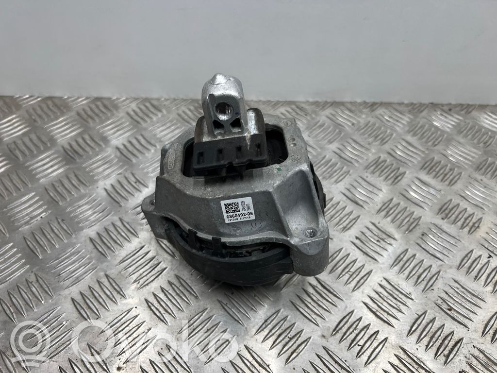 BMW 5 G30 G31 G38 Engine mount bracket 
