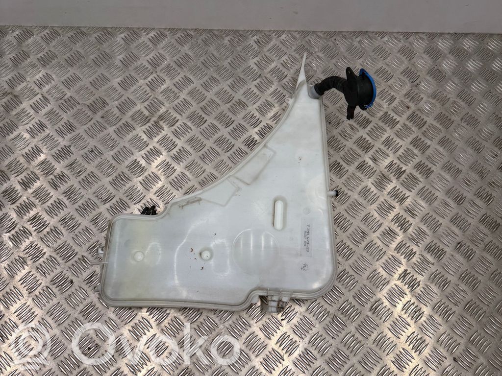 BMW 3 F30 F35 F31 Logu šķidruma tvertne 