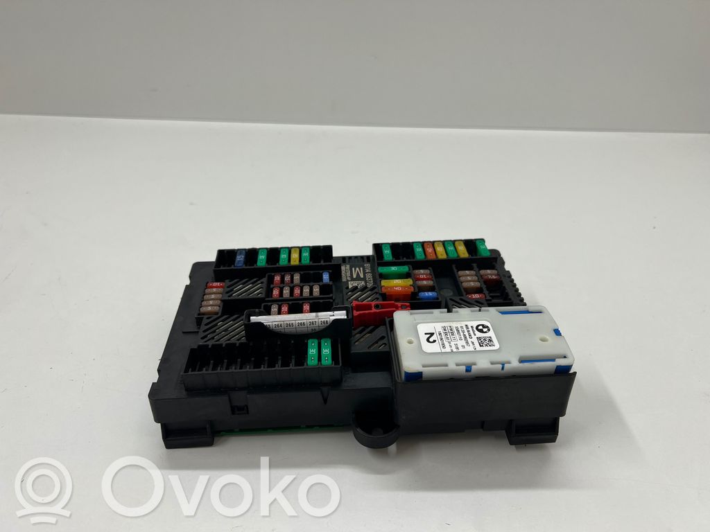 BMW 5 G30 G31 G38 Ramka / Moduł bezpieczników 