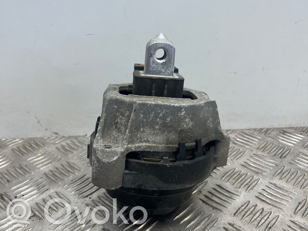 BMW 5 G30 G31 G38 Engine mount bracket 