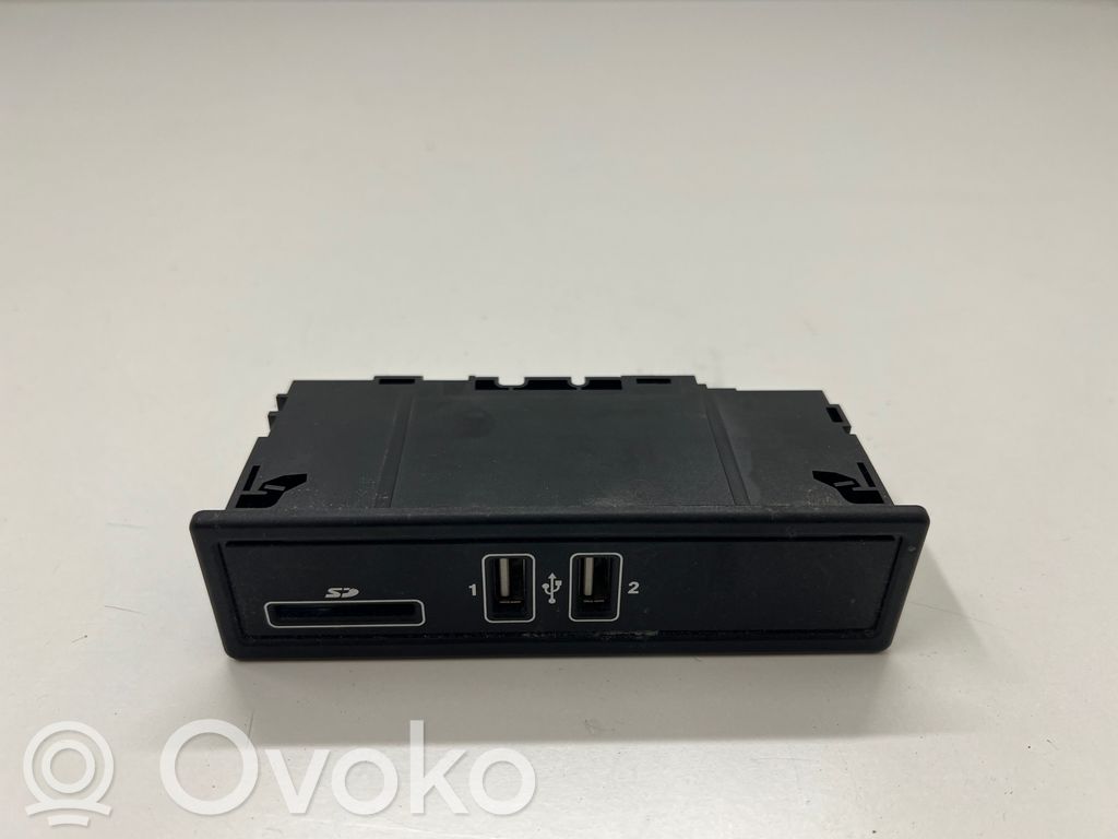 Mercedes-Benz GLC C253 Gniazdo / Złącze USB 