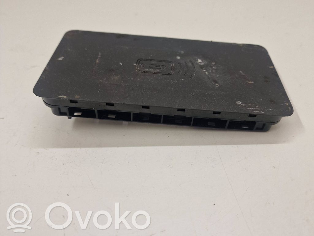 BMW 7 G11 G12 Wireless charging module 