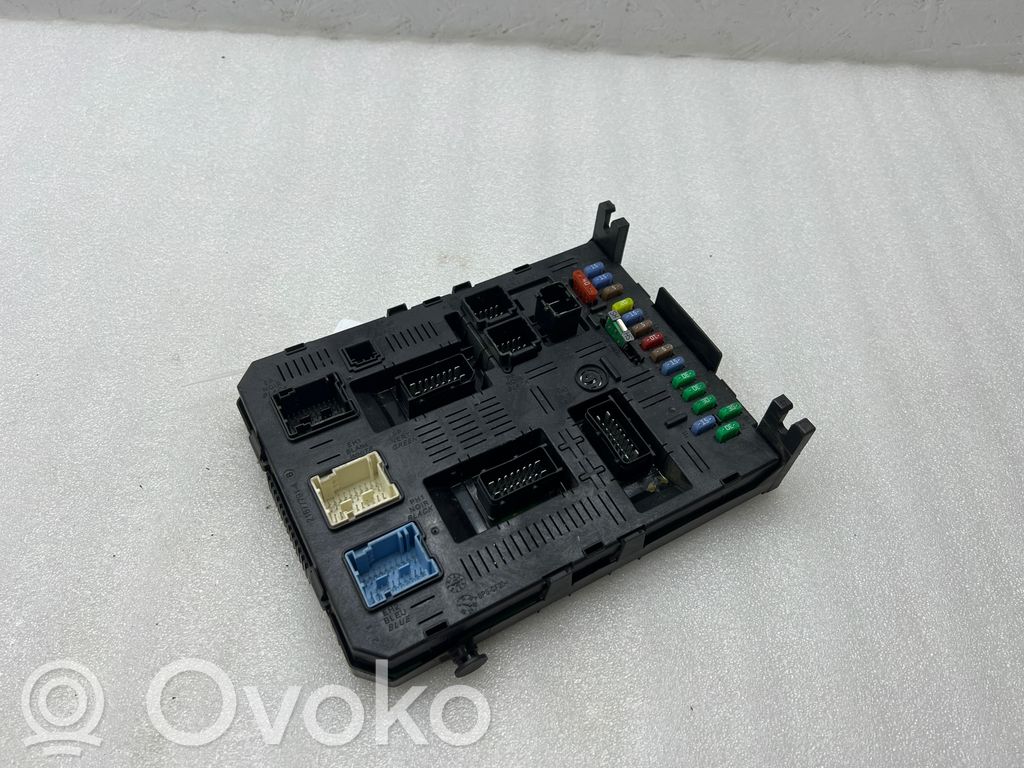 Peugeot 307 Fuse module 