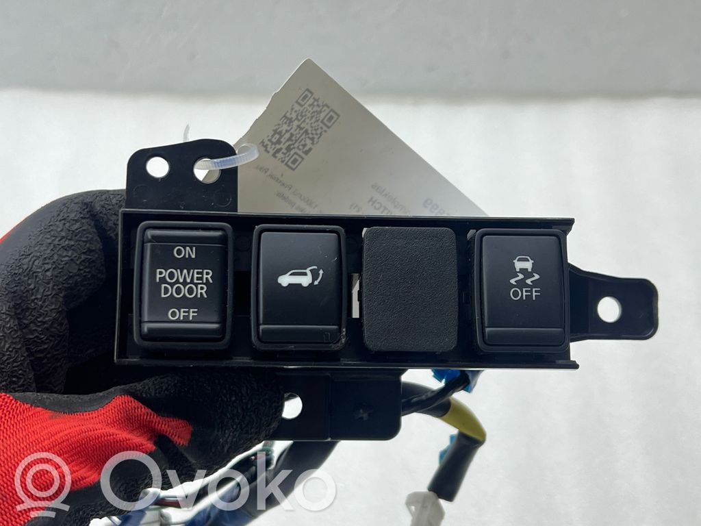 Nissan X-Trail T32 A set of switches 