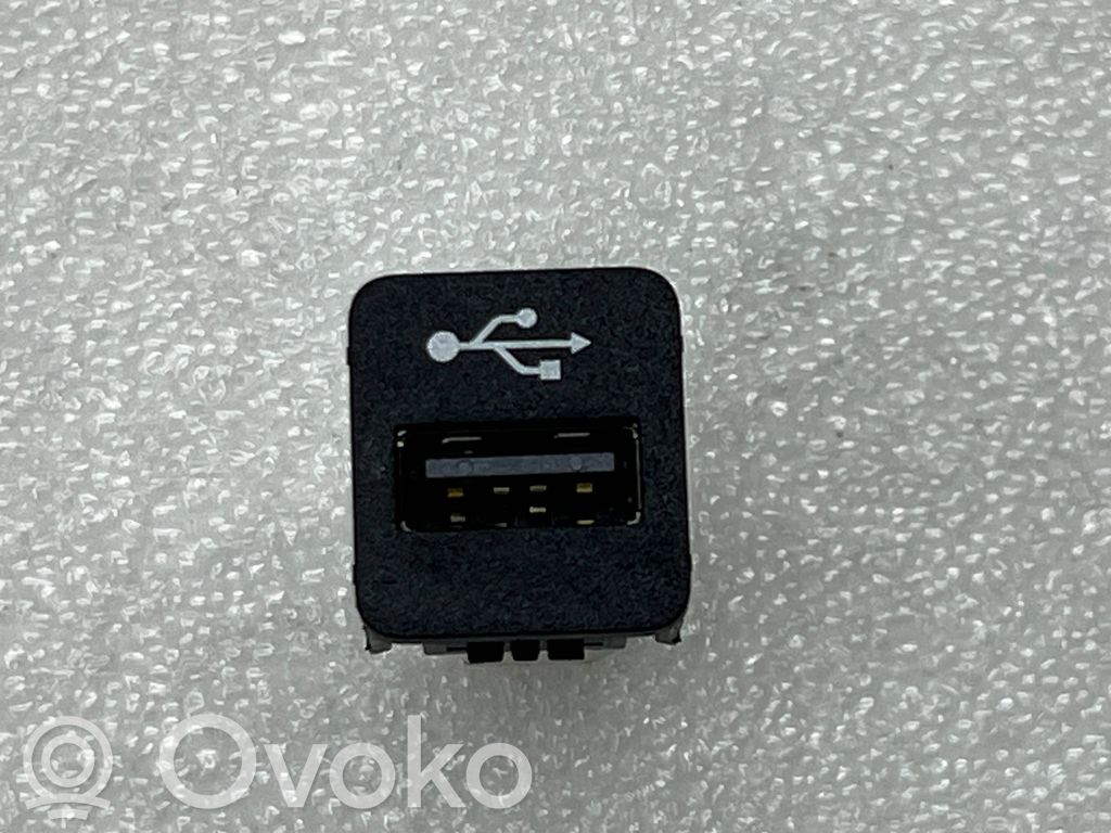 BMW 1 F40 Enchufe conector USB 