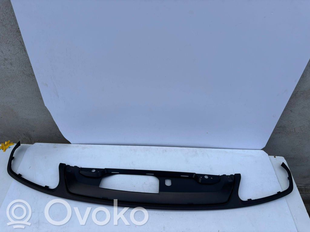 Volvo XC40 Moldura inferior del parachoques trasero 