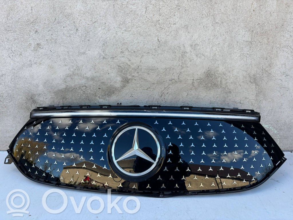Mercedes-Benz EQA Etupuskurin ylempi jäähdytinsäleikkö 