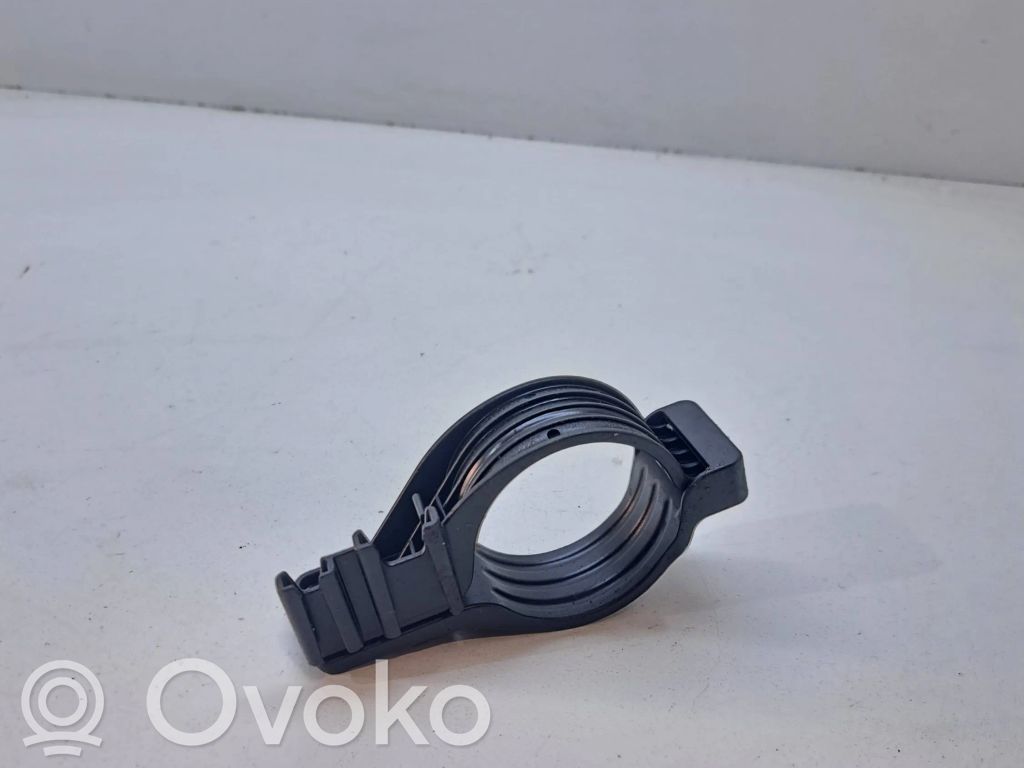 BMW 5 F10 F11 Mocowanie filtra paliwa 