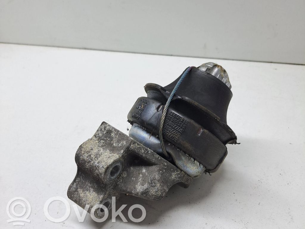 Volvo XC90 Engine mount bracket 