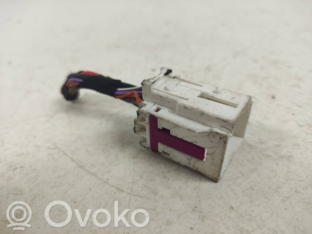 Otros cableados   4F0972575E