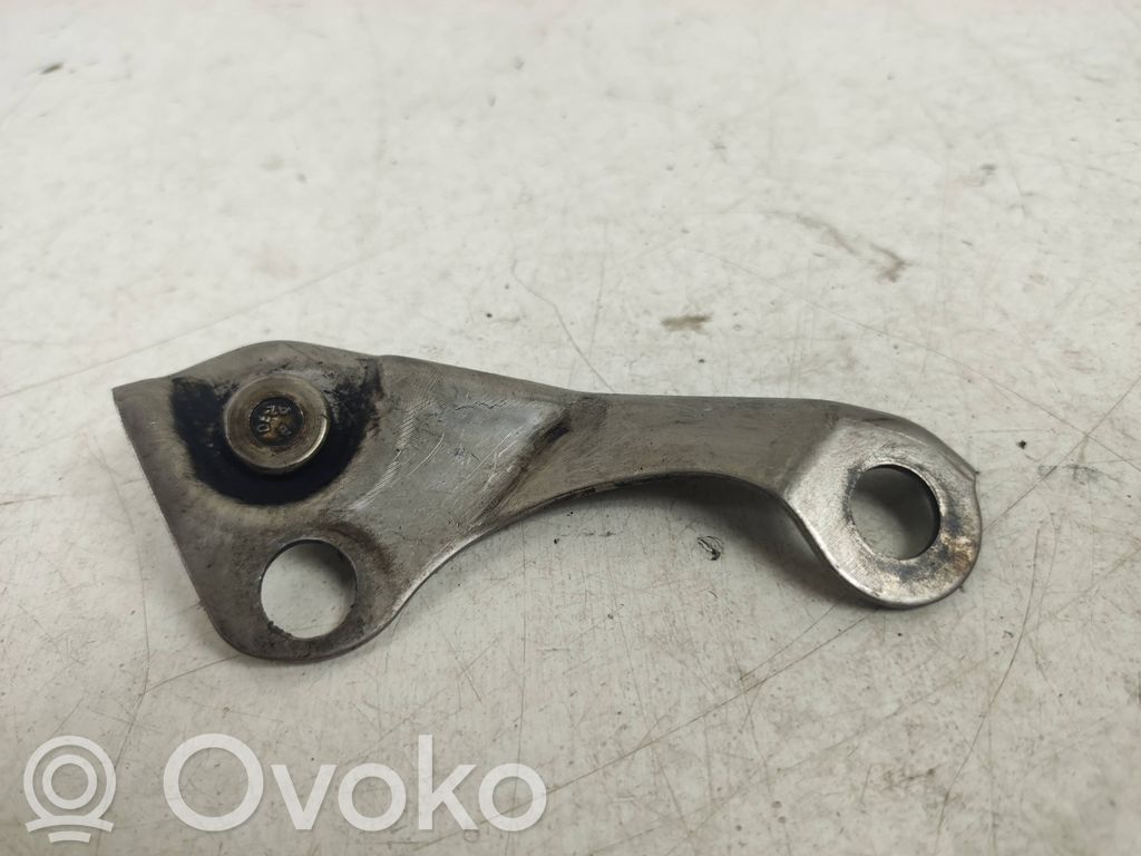 BMW 5 E60 E61 Kita variklio skyriaus detalė 