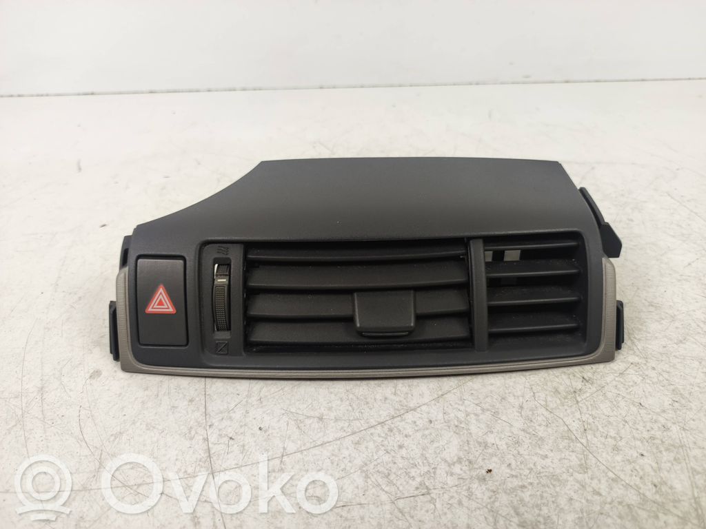 Toyota Verso Dysze / Kratki środkowego nawiewu deski rozdzielczej 