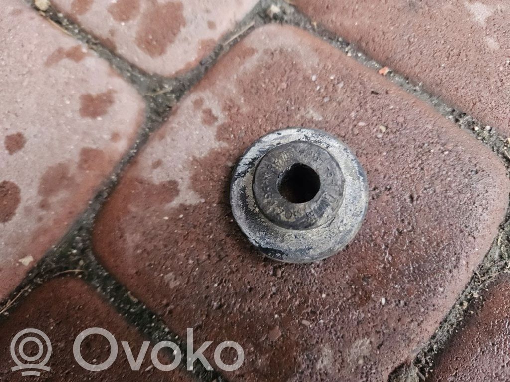 Opel Adam Halterung Kühler 