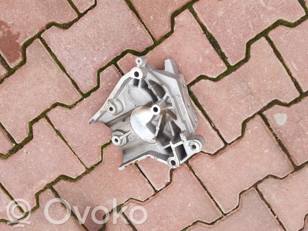 Opel Insignia A Engine mounting bracket 