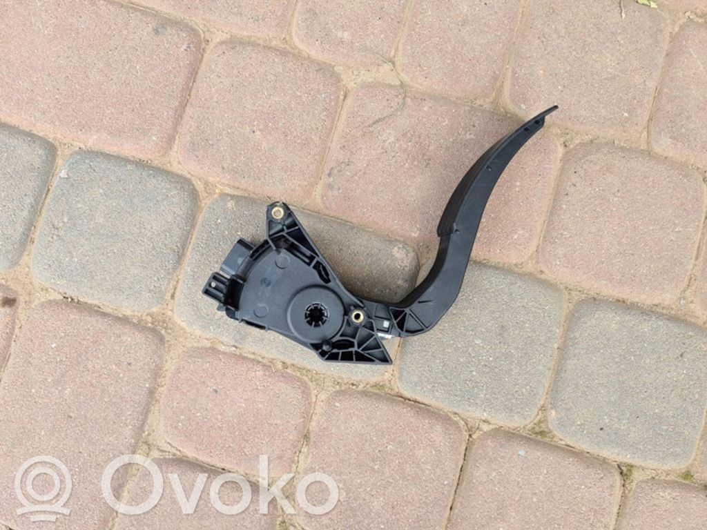 Renault Clio IV Akceleratoriaus pedalas 