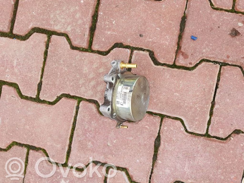 Opel Zafira C Vacuum pump 