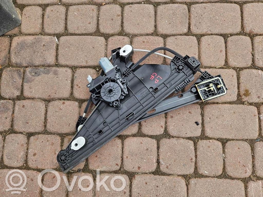 Opel Corsa F Elektryczny podnośnik szyby drzwi przednich 