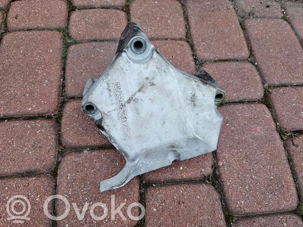 Opel Astra J Engine mount bracket 