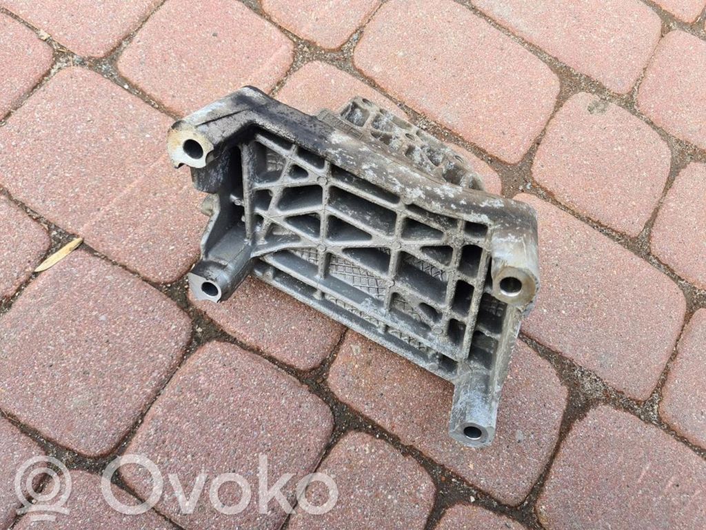 Opel Astra J Engine mounting bracket 