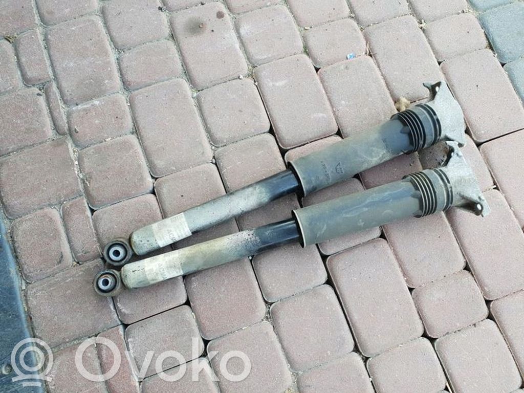 Opel Astra K Takaiskunvaimennin 