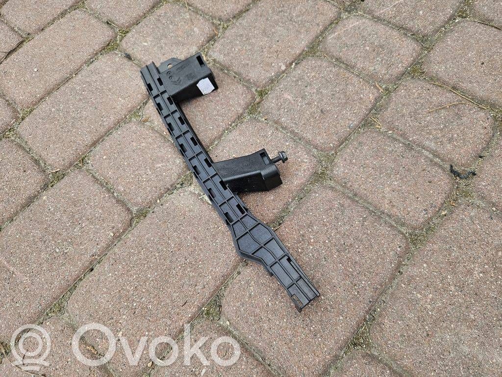 Opel Astra L Listwa szyby drzwi przednich 