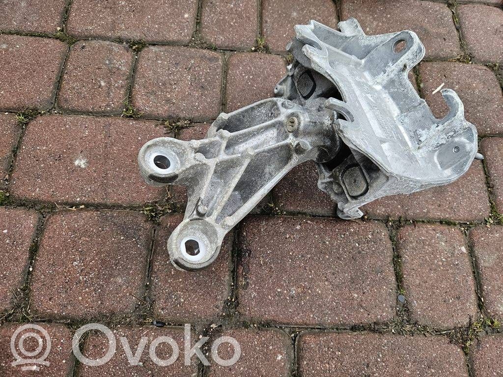 Renault Zoe Engine mount bracket 