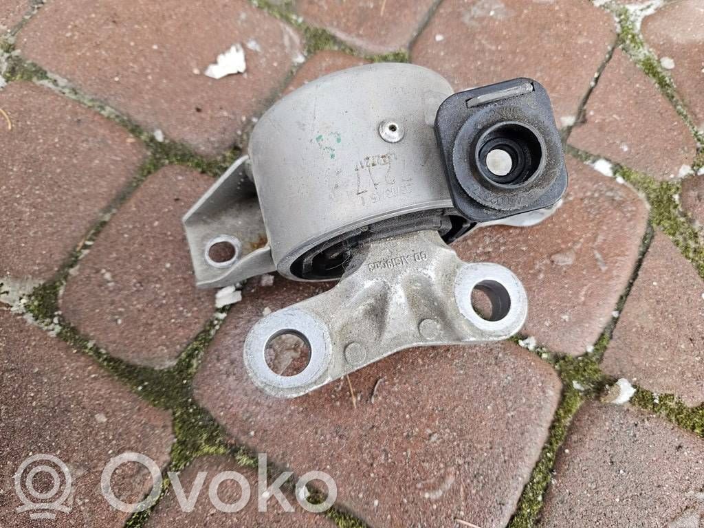 Opel Corsa E Engine mount bracket 