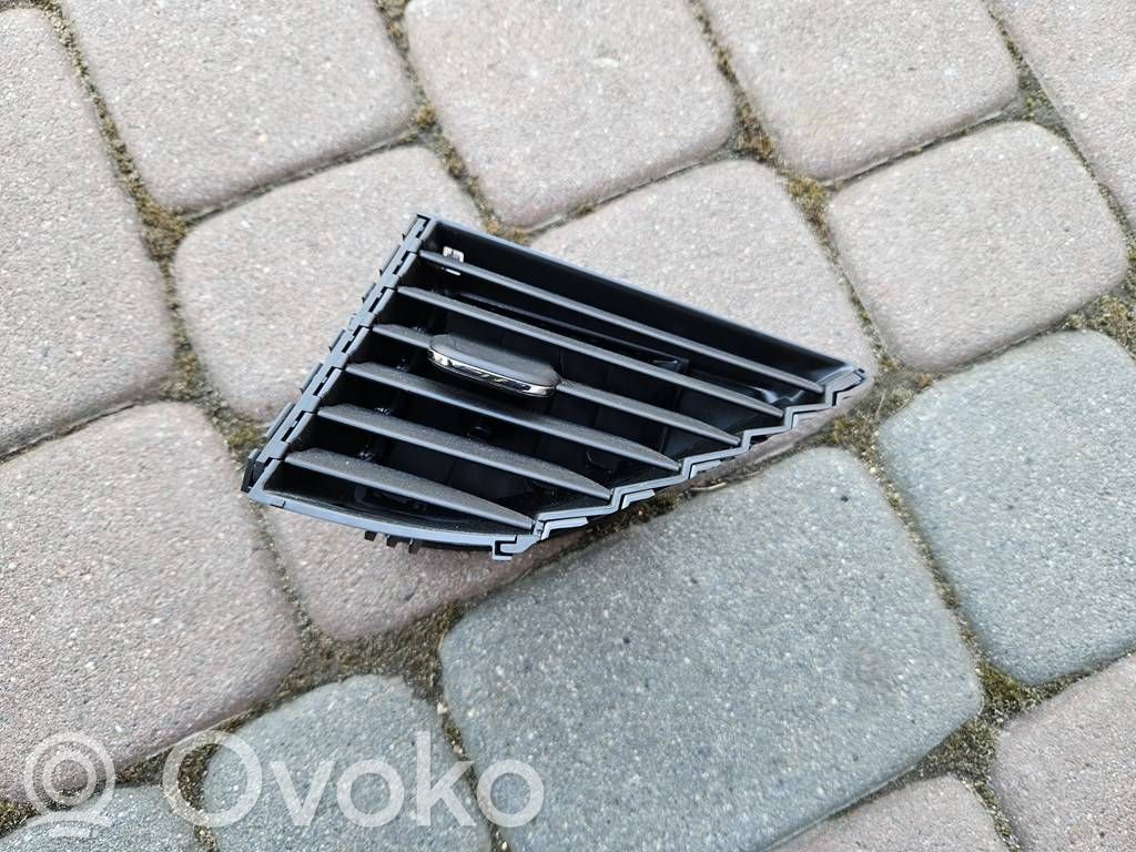 Opel Insignia B Dysze / Kratki środkowego nawiewu deski rozdzielczej 