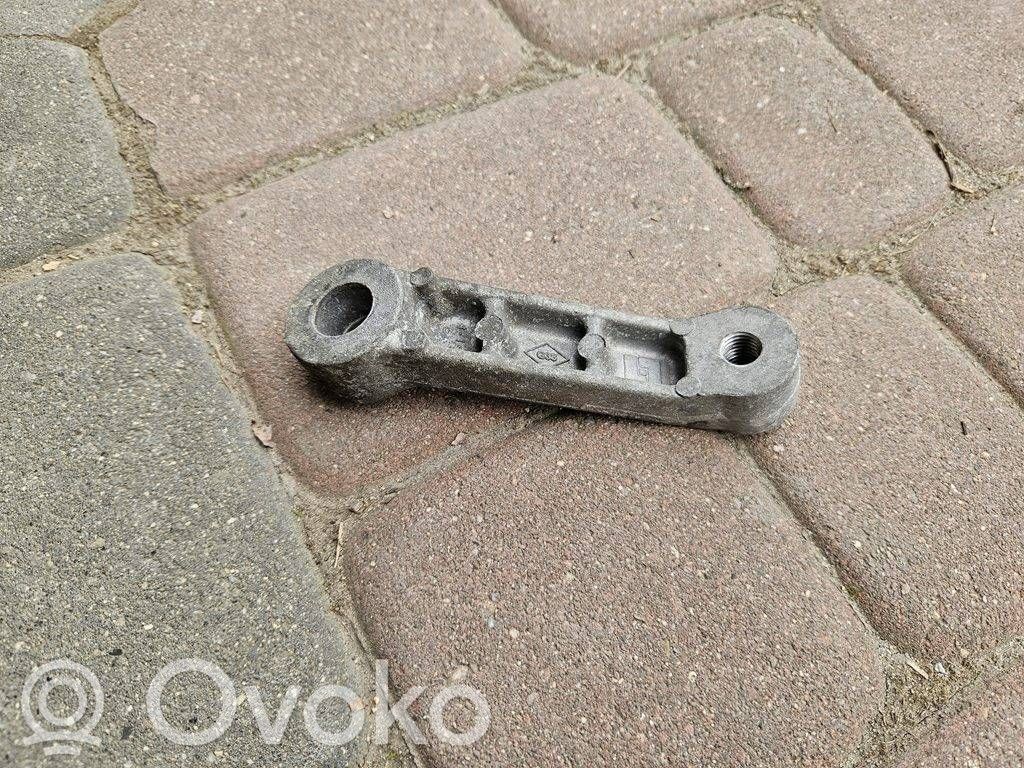 Opel Vivaro Engine mounting bracket 